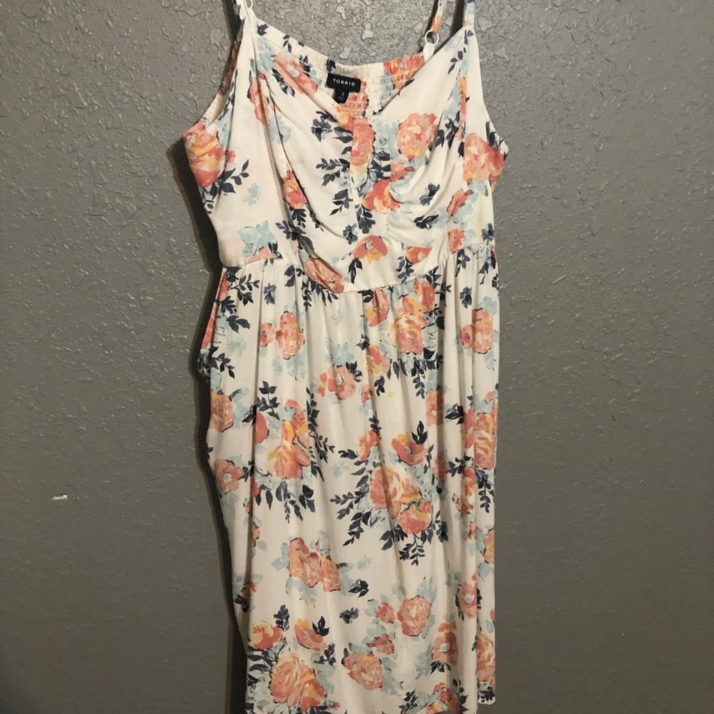 Torrid Size 3 Off-White Floral Knee-Length Dress